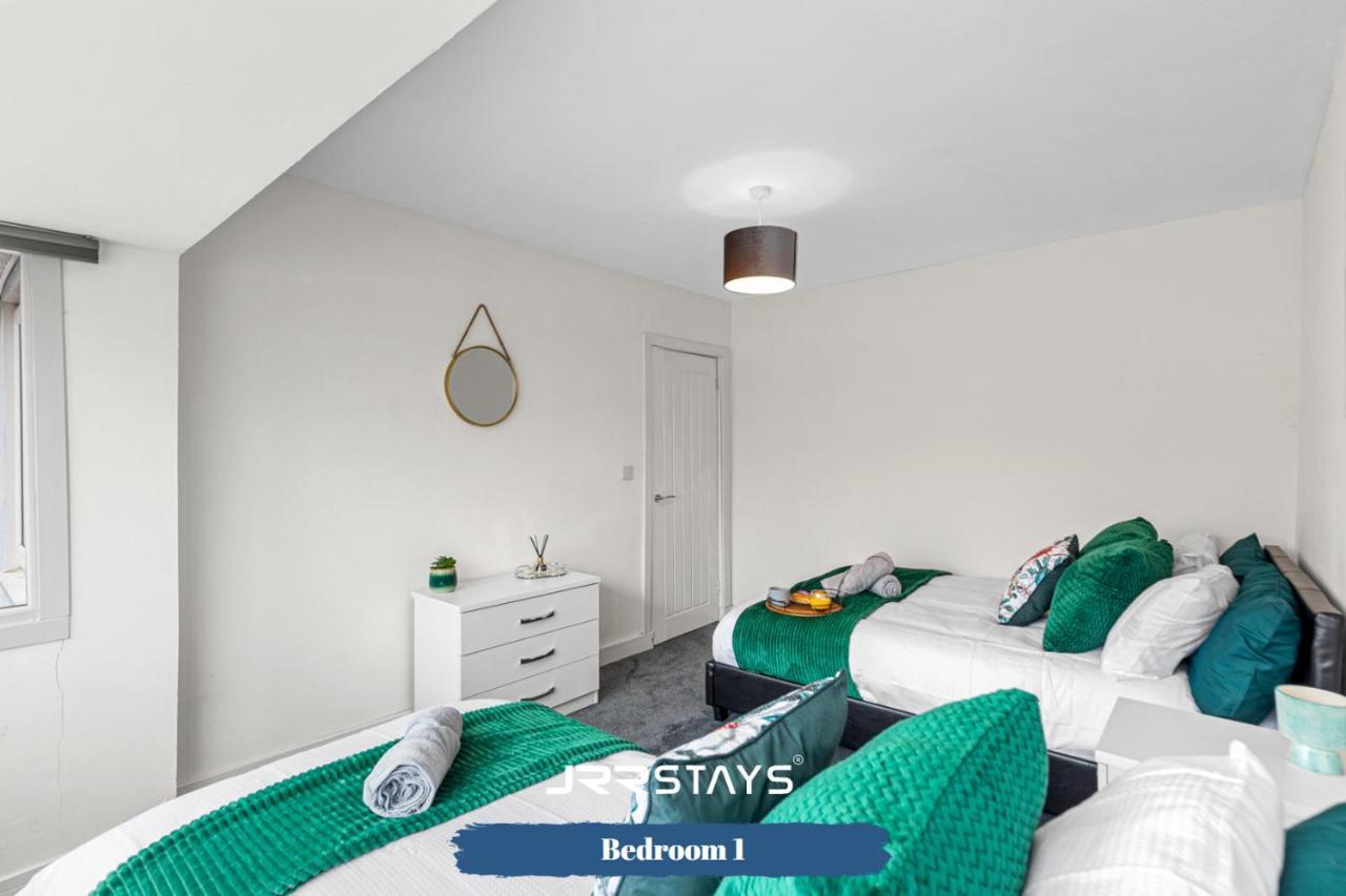 Tipton 3 Bedroom House Garden Sleeps 7 - Jrr Stays Coseley ภายนอก รูปภาพ