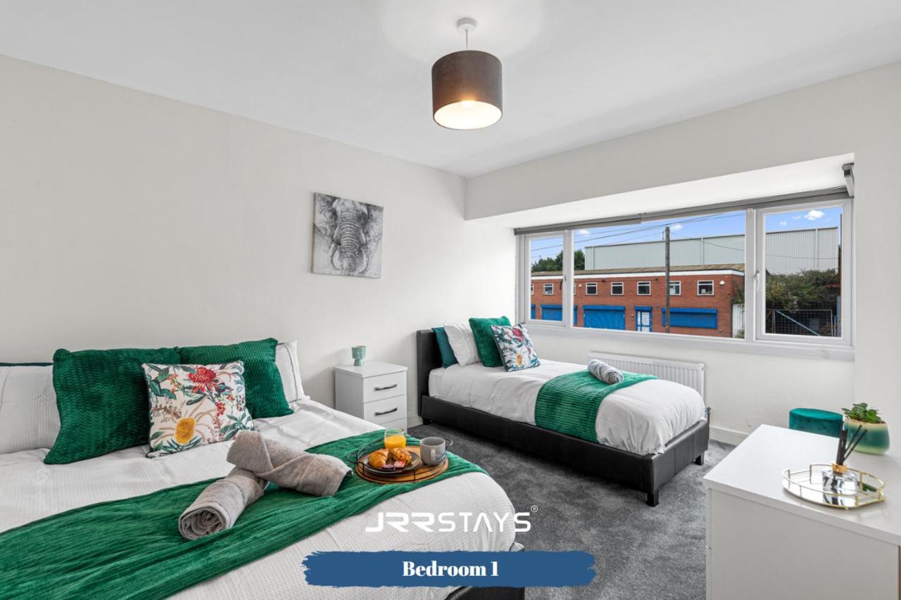 Tipton 3 Bedroom House Garden Sleeps 7 - Jrr Stays Coseley ภายนอก รูปภาพ