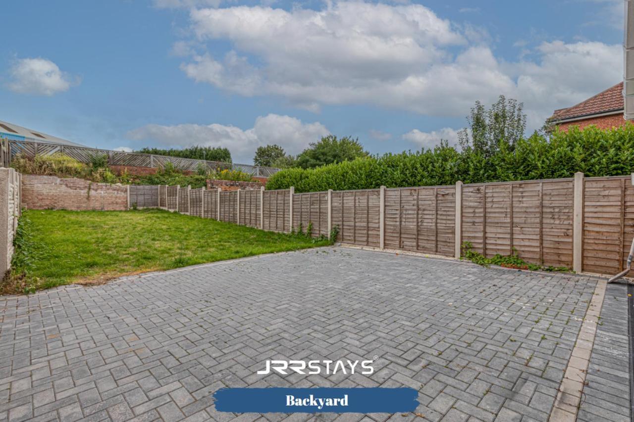 Tipton 3 Bedroom House Garden Sleeps 7 - Jrr Stays Coseley ภายนอก รูปภาพ